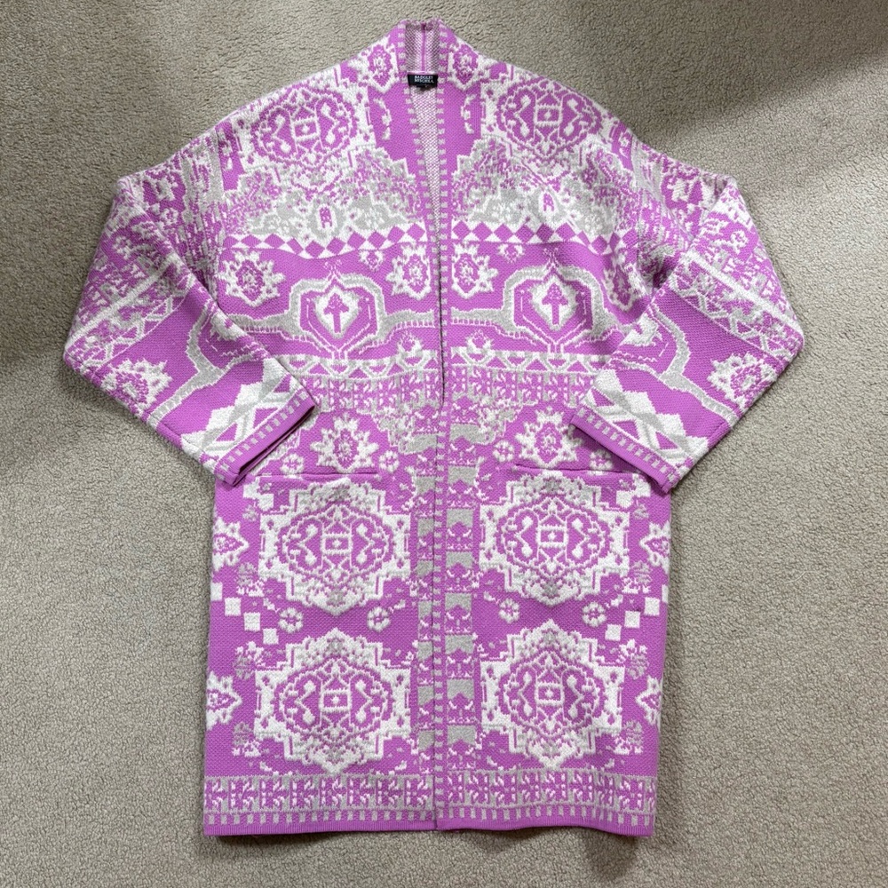 Badgley Mischka Pink/White Patterned long cardigan sweater. soft & well made!